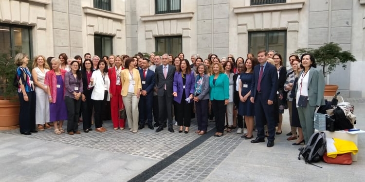 Prestaciones y salud mental, en la reunión de la Asociación europea de Familias de Diplomáticos