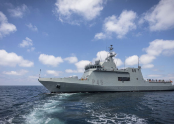 El ‘Audaz’ traslada a Algeciras a los 15 migrantes del ‘Open Arms’ asignados a España