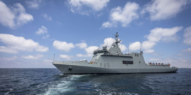 El ‘Audaz’ traslada a Algeciras a los 15 migrantes del ‘Open Arms’ asignados a España