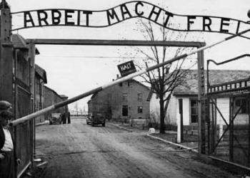 Yosef Sánchez-Molina, cónsul de Israel en Barcelona, participa en los actos del Holocausto