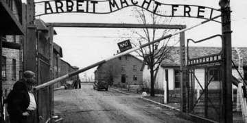 Yosef Sánchez-Molina, cónsul de Israel en Barcelona, participa en los actos del Holocausto