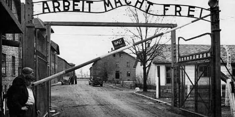 Yosef Sánchez-Molina, cónsul de Israel en Barcelona, participa en los actos del Holocausto