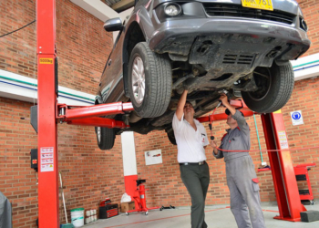 5 elementos que revisar en tu coche para conducir seguro