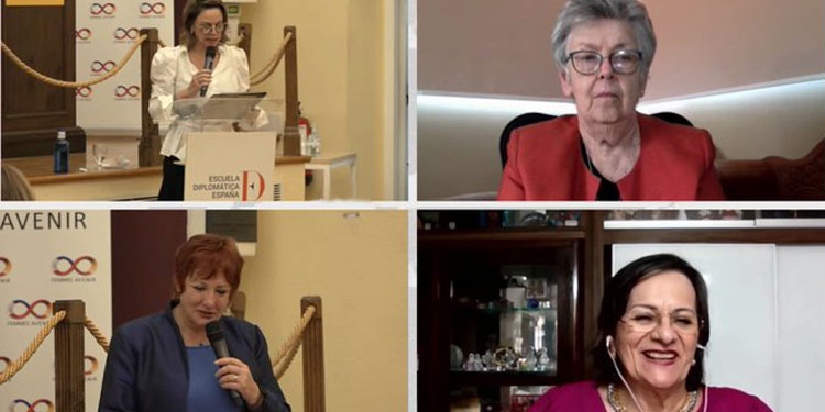 La embajadora de Costa Rica, Ana Helena Chacón, y la cónsul general de Francia, Marie-Christine Lang (a la izquierda) con las premiadas, María da Penha y Elizabeth Odio Benito (a la derecha).