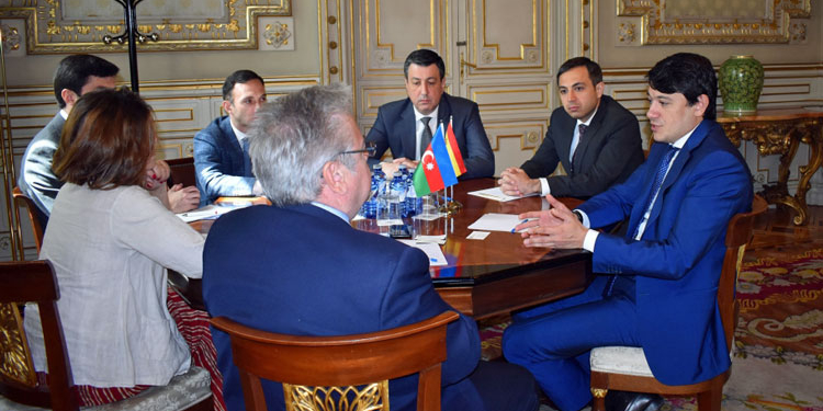 Muradov y Sánchez Amor, durante la reunión que ayer mantuvieron en Madrid./ Foto: Azertac