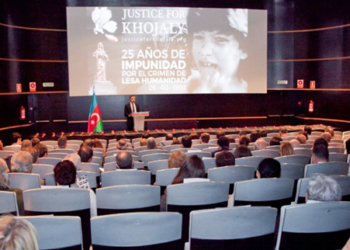 El embajador de Azerbaiyán presenta el documental ‘Corredor Interminable’