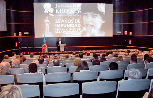 El embajador de Azerbaiyán presenta el documental ‘Corredor Interminable’