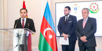 El embajador de Azerbaiyán, condecorado por la Nobleza de Asturias