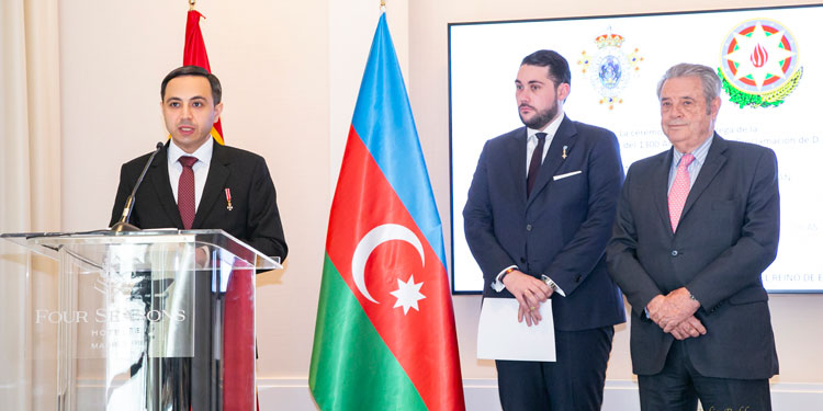 El embajador de Azerbaiyán, condecorado por la Nobleza de Asturias