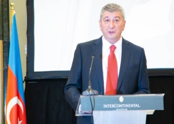 El embajador Hasanov, durante su intervención./ Fotos: Julia Robles