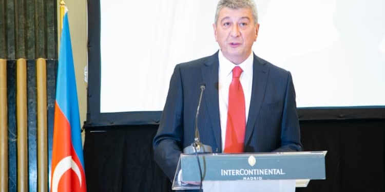 El embajador Hasanov, durante su intervención./ Fotos: Julia Robles