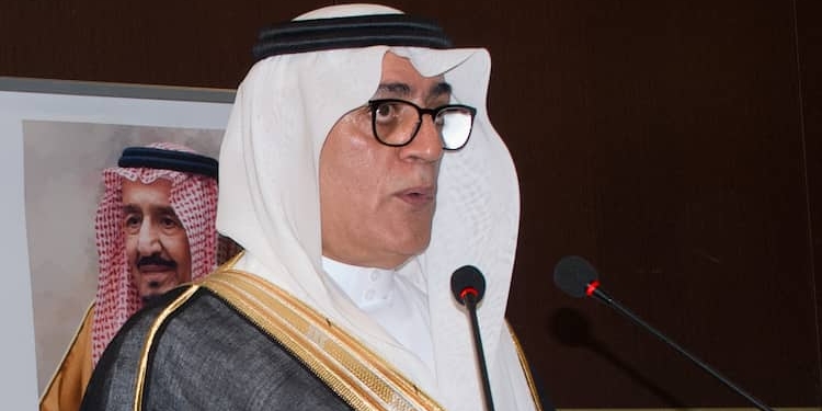 Condecorado con la Gran Cruz del Mérito Civil el anterior embajador saudí