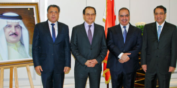 The ambassadors of the Arab League, Saudi Arabia and Kuwait, with their counterpart from Bahrain./ Photos: AR
