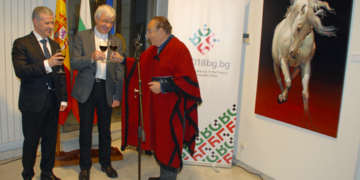 El embajador de Bulgaria inaugura la exposición de Valentín Kovatchev
