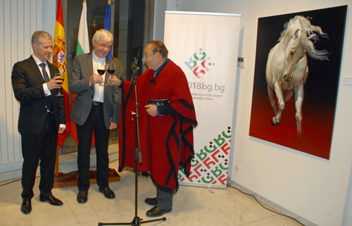 El embajador de Bulgaria inaugura la exposición de Valentín Kovatchev