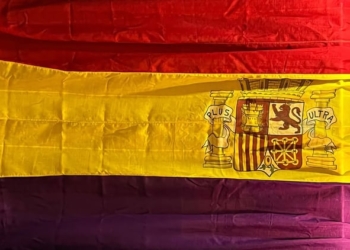 Gibraltar exhibe la bandera de un buque de guerra de la II República española