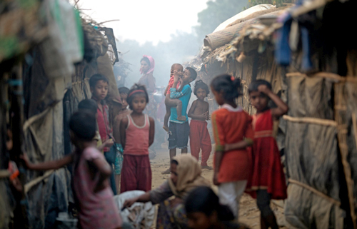 España dona 200.000 euros a Cruz Roja para asistir a los rohingya en Bangladés