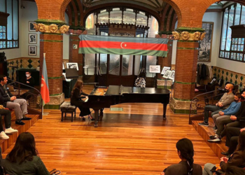La Embajada de Azerbaiyán conmemora la masacre de Jodyalí en Barcelona
