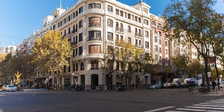 Las fortunas peruanas y chilenas se lanzan a comprar inmuebles en España