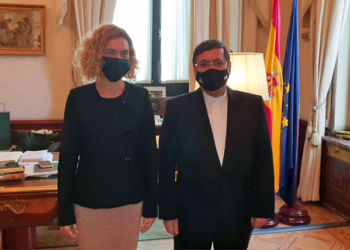 The president of the Congress and the Iranian ambassador, during their meeting