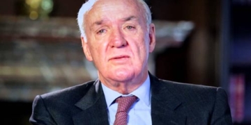 Kuczinsky manda como embajador de Perú en España al ex canciller García Belaúnde