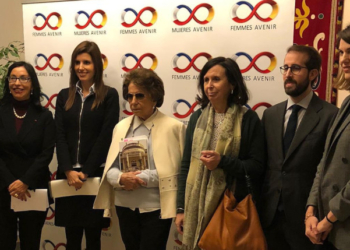 María Rosa Boceta y María Emilia Casas junto a la miembros de la Escuela Diplomática y la asociación Mujeres Avenir. / Foto: @esc_espana.