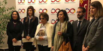 María Rosa Boceta y María Emilia Casas junto a la miembros de la Escuela Diplomática y la asociación Mujeres Avenir. / Foto: @esc_espana.