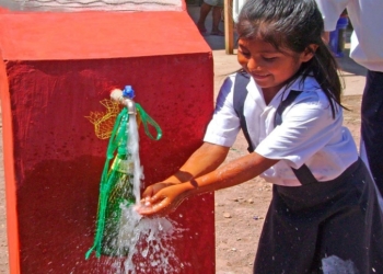 España concede un crédito de 30 millones a Bolivia para gestión de agua