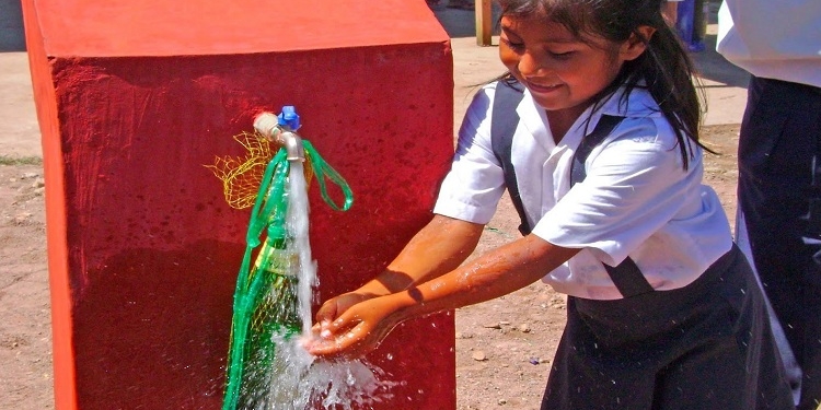 España concede un crédito de 30 millones a Bolivia para gestión de agua