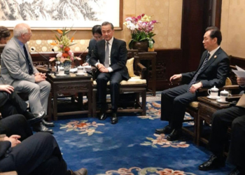 Las delegaciones de España y China, durante la reunión./ Foto: @JosepBorrellF