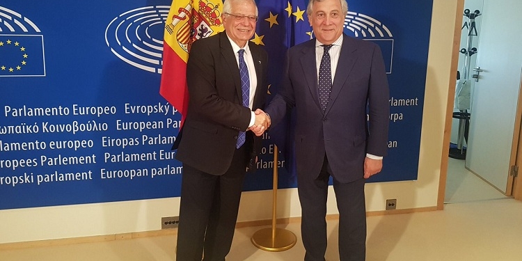 Borrell: «En las actuales circunstancias, soy más necesario como ministro»