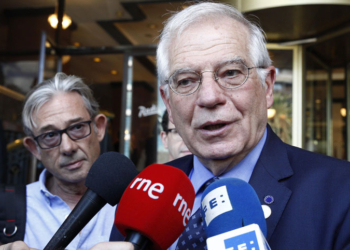 El ministro español, que actualmente acompaña a los Reyes en su visita de estado a Argentina, viajará a Quito desde ese país