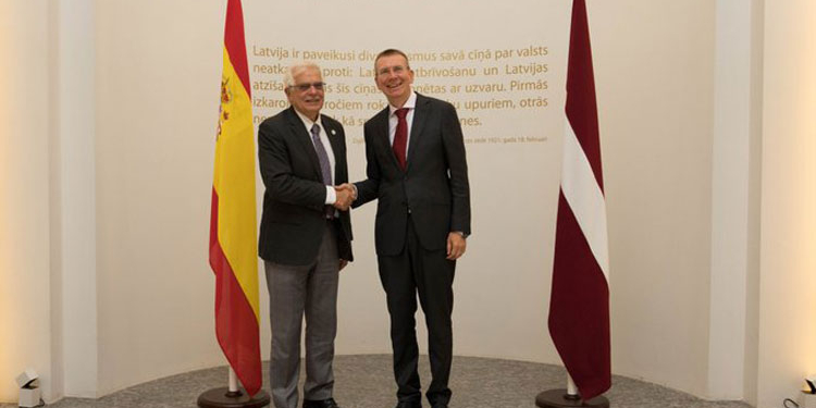 Borrell expresa a su colega de Letonia el compromiso de España con la seguridad de la zona