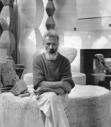 Los Institutos Rumano y Francés rinden homenaje al escultor Brâncuşi