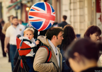 Tres ex ministros urgen, tras el Brexit, a formar un Gobierno fuerte en España