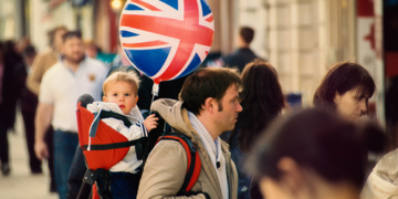 Tres ex ministros urgen, tras el Brexit, a formar un Gobierno fuerte en España