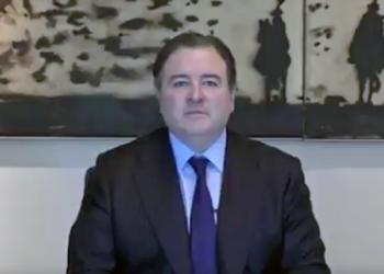 El embajador Duke Buchan III durante su intervención en Twitter.