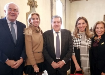 Despedida del embajador argentino, Ramón Puerta, tras el triunfo de Alberto Fernández