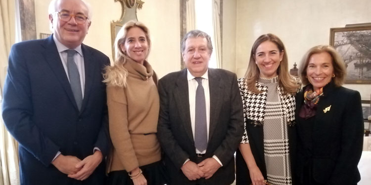 Despedida del embajador argentino, Ramón Puerta, tras el triunfo de Alberto Fernández