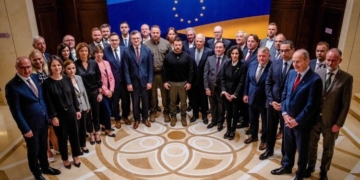 Albares asegura, tras el “histórico CAE” de Kyiv, que “nadie discrepa” en la UE sobre Ucrania