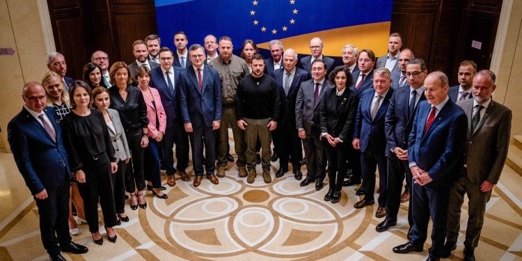 Albares asegura, tras el “histórico CAE” de Kyiv, que “nadie discrepa” en la UE sobre Ucrania