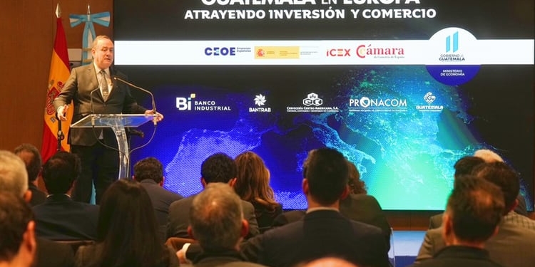 El presidente Giammattei ofrece Guatemala como el «mejor aliado» para los inversores