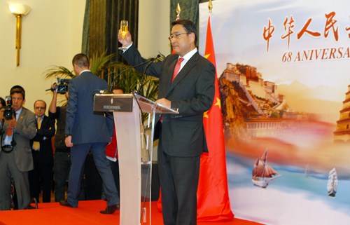 España es un socio «estratégico» para China, asegura el embajador Lyu Fan