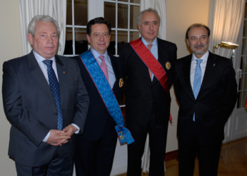 Chile condecora a los diplomáticos españoles Íñigo de Palacio y Pablo Gómez de Olea