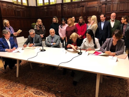 La Embajada de Italia patrocina un convenio para el colectivo transgénero