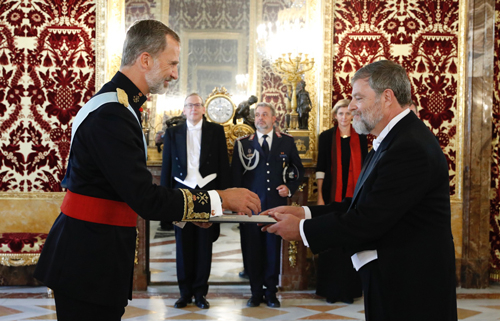 Siete nuevos embajadores presentan credenciales al Rey Felipe VI