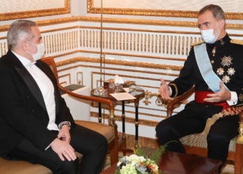 Don Felipe y el embajador de Argelia./ Fotos: Casa de SM el Rey