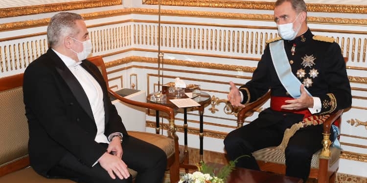 Don Felipe y el embajador de Argelia./ Fotos: Casa de SM el Rey