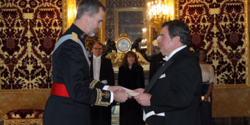 Los embajadores de EEUU y Cuba presentan Credenciales el mismo día