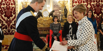 Felipe VI recibe las Credenciales de la embajadora colombiana.